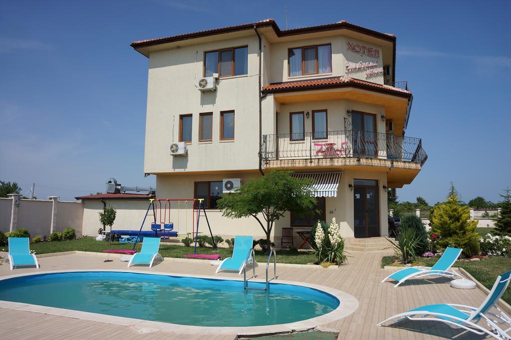 Guest House Golden Flake 4Km From Bolata Beach Balgarevo Kültér fotó