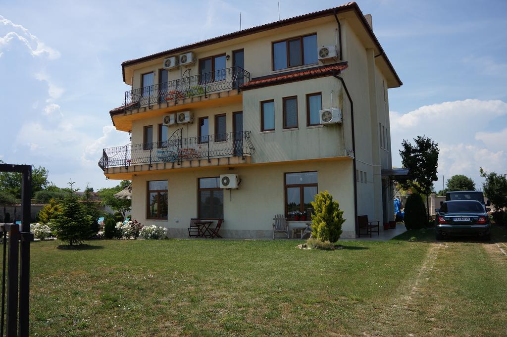 Guest House Golden Flake 4Km From Bolata Beach Balgarevo Kültér fotó